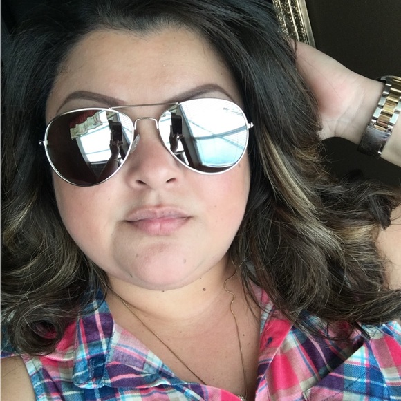 Meet your Posher, America - Picture 1 of 1